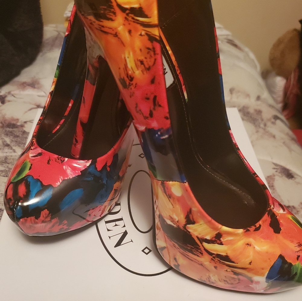Steve madden Floral pumps